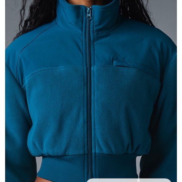 Alo yoga polar fleece cropped wintry mix jacket in eclipse blue - Picture 2 of 5
